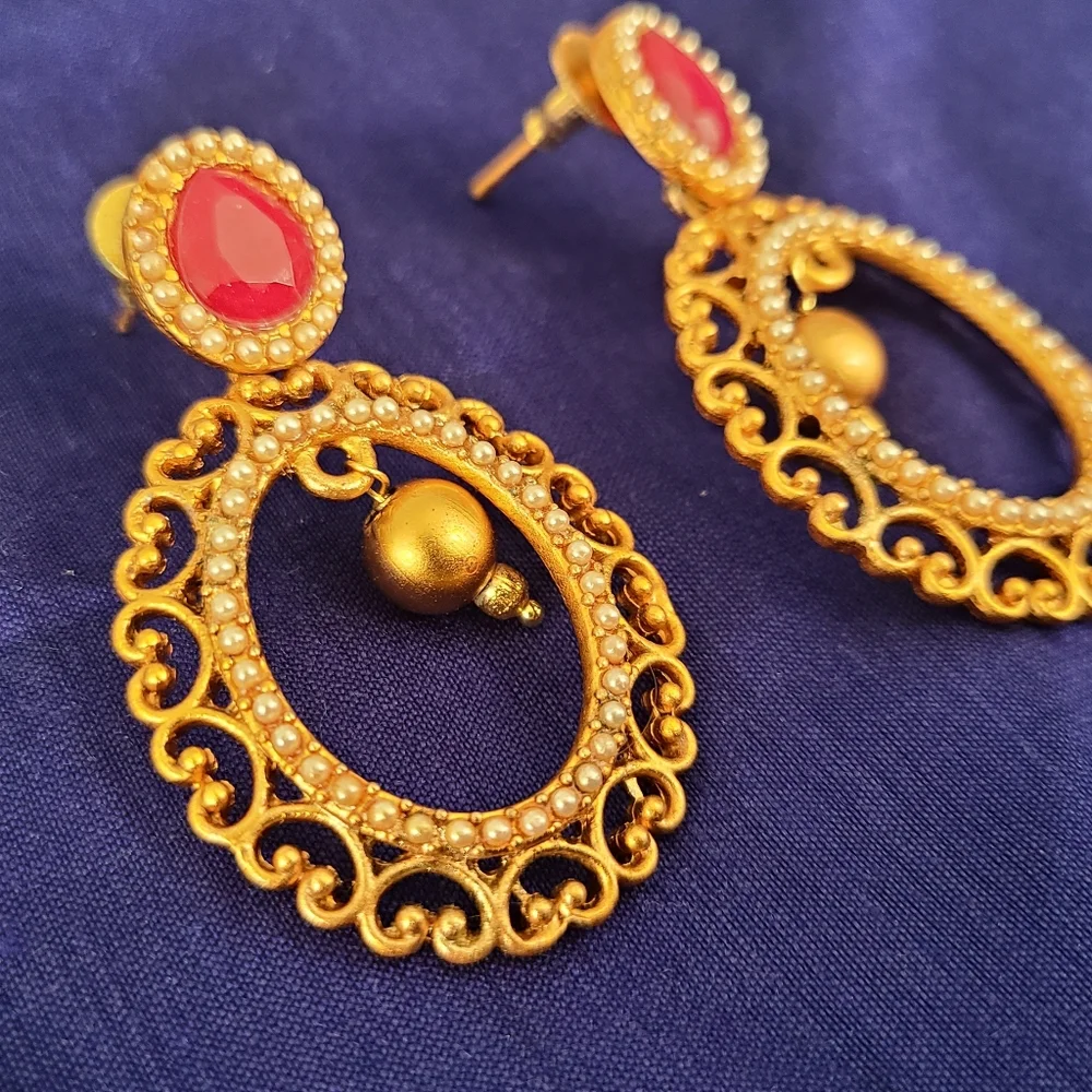 Earings - Picture 1 of 3